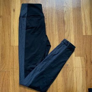 H&M dual-tone workout leggings
